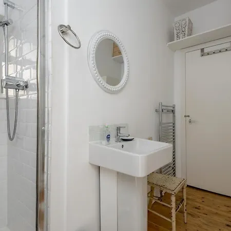 Characterful Old Town Flat By Waverley Lägenhet