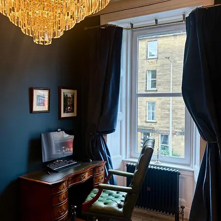 Apartment Morningside Two-bedroom Period Victorian Flat *