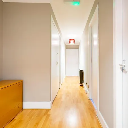 Modern New Town Flat *