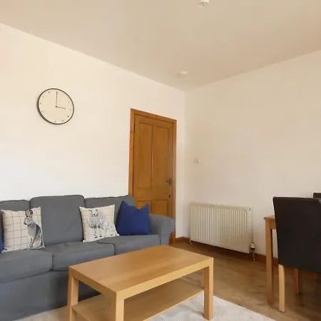 Bright 2br Gem In Old Town Location *