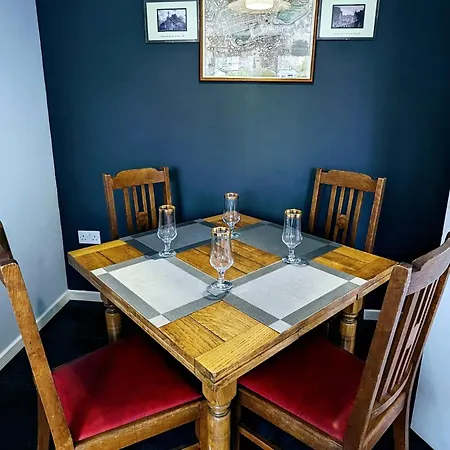 Apartment Spacious 2bd Flat Close To Centre Great Area