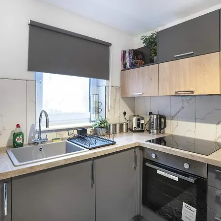 Family-friendly Near Centre Sleeps 5