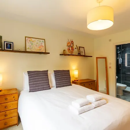 Leafy Leith 2bdr Retreat With A Private Balcony Edimburgo