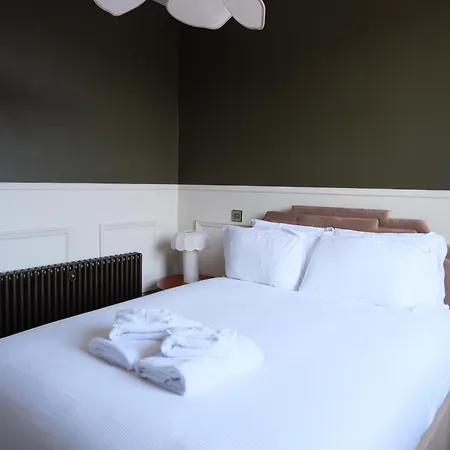 Meus Apartments, West End Apartment *