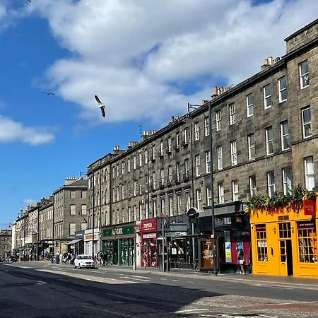 Spacious 4-bedroom Centre Apartment, Sleeps 8