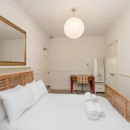 Apartment Large Traditional Flat In Edinburgh