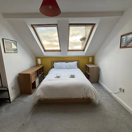 Large Duplex Flat In Leith On Leith Walk 에든버러