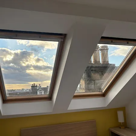 Large Duplex Flat In Leith On Leith Walk * 에든버러