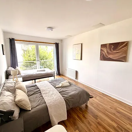 Drybrough - Superfast Wifi - 2br Sleeps 5 Apartment