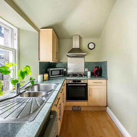 Bnbnova - 1br - By Castle - West End Apartment