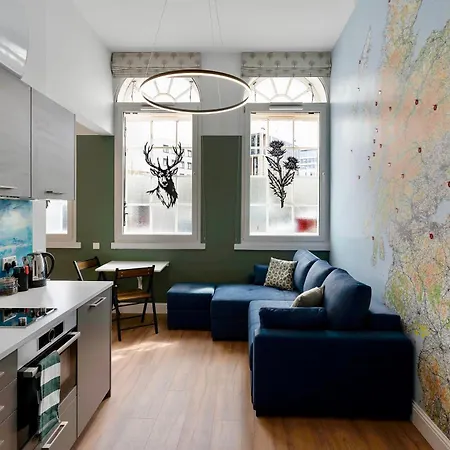 Old Town Launchpad, Sleeps 4, Free Parking Apartment Edinburgh