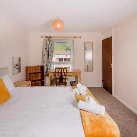 Warm Arthurs Seat View 4 Bdrm Edinburgh