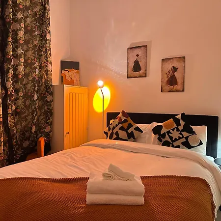 Elegant One Bedroom Apartment Edinburgh
