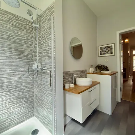 Boutique In Bruntsfield Apartment