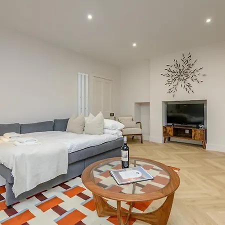 Stylish 1 Bed Near Stockbridge