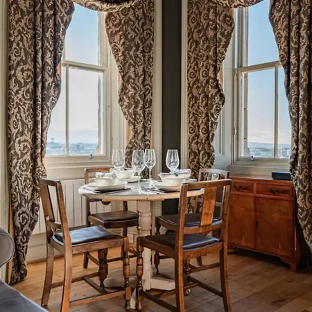 Apartment Old Town Castle Views 2-bedroom Near Castle *