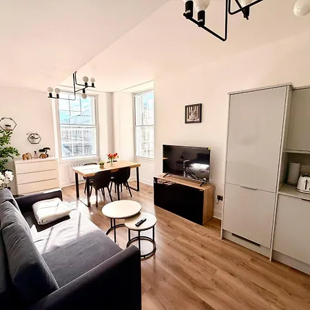 Old Town - Superfast Wifi - 3br Sleeps 7 Apartment *