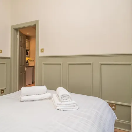 Charming Georgian Flat In The Heart Of - Pass The Keys Apartment *