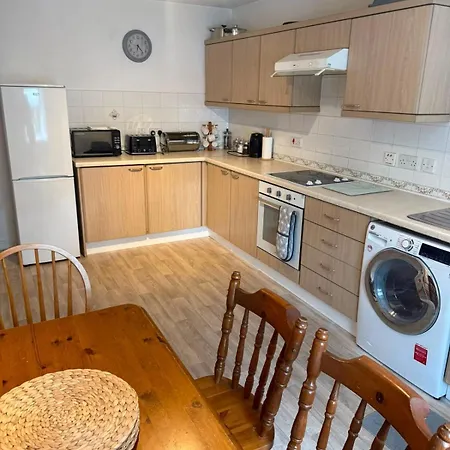 Family-friendly 3 Bed Parking 10 Min To Centre * Edinburgh