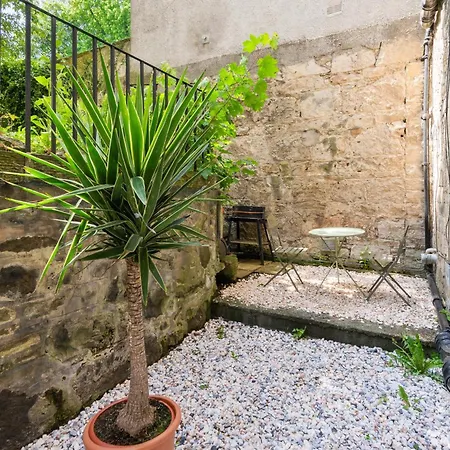 Spacious 2 Double Bedroomed With Its Own Private Garden Princes Street 10 Minute Walk * Edinburgh