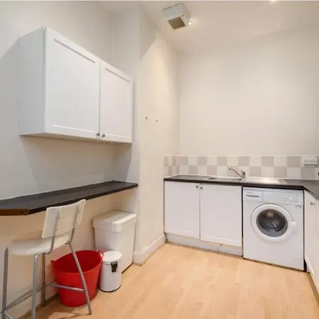 Spacious 3 Bedroom Flat On Marchmont Road Apartment Edinburgh