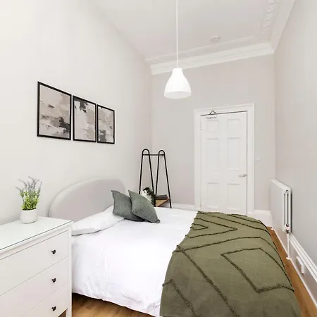 Apartamento 6-bedroom In The Heart Of West End *