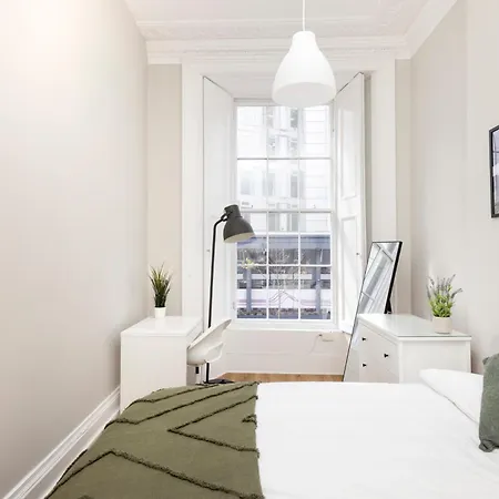 6-bedroom In The Heart Of West End Apartment Edinburgh