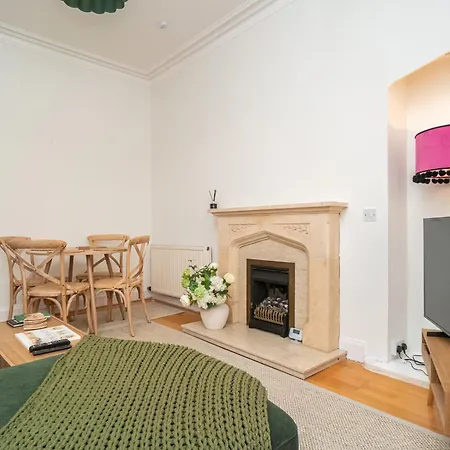 Cosy 2 Bed In - Pass The Keys Apartment *