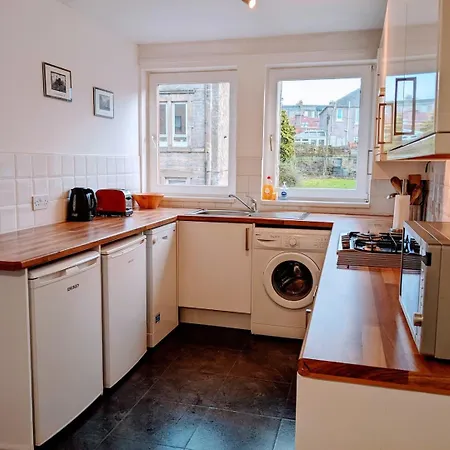 Spacious 2bd Flat Close To Centre Great Area Apartment