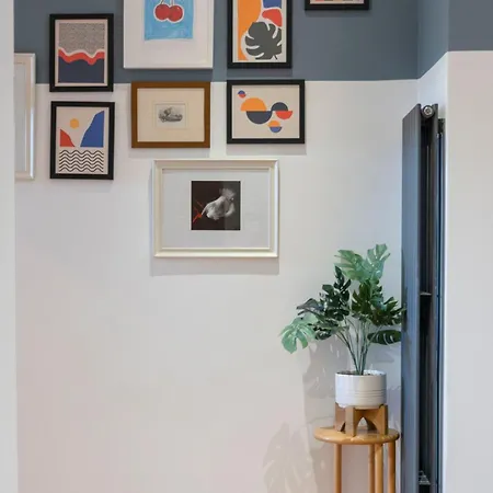 Modern 2 Bedroom Flat In Bonnington Sleeps 6