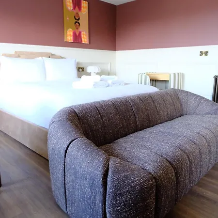 Meus Apartments, West End Apartment *
