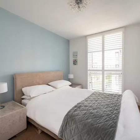 Modern 2 Bed In *