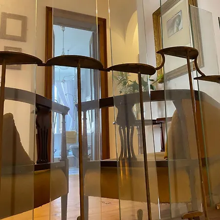 Elegant Main Door, 2 Floor Flat In Historic Leith Apartment Edinburgh