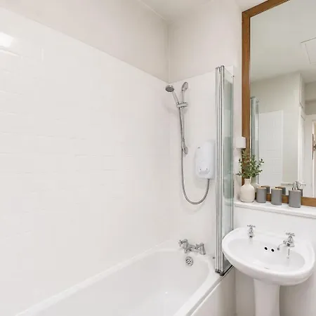 Bnbnova - 1br - Castle Views Apartment *