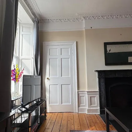 Pleasance 4 Bedrooms 7 Beds *