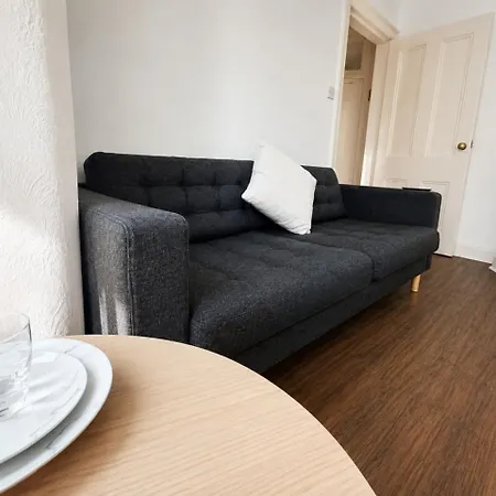 Apartment Sleeps 4 Free Parking Modernised 1 Bedroom Edinburgh