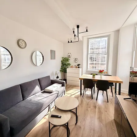 Old Town - Superfast Wifi - 3br Sleeps 7 Apartment *