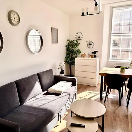 Old Town - Superfast Wifi - 3br Sleeps 7 *
