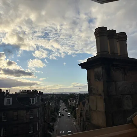 Large Duplex Flat In Leith On Leith Walk Apartment *
