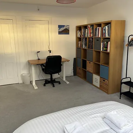 Large Duplex Flat In Leith On Leith Walk