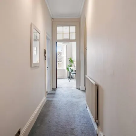 Apartment 1 Bedroom With Sleeps 3 *