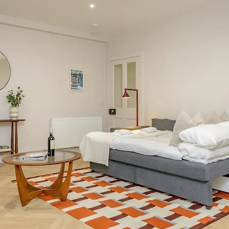 Stylish 1 Bed Near Stockbridge Apartment *