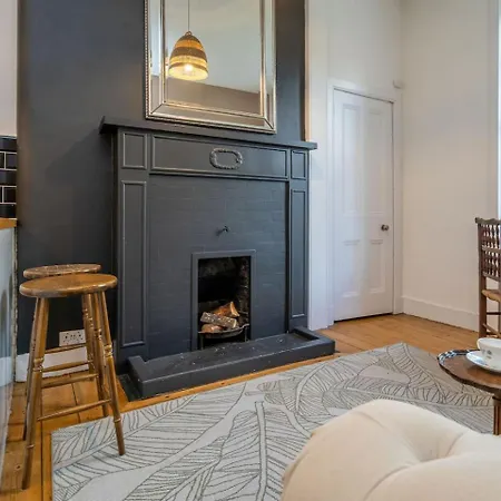 Elegant Victorian On Holyrood Park Lägenhet