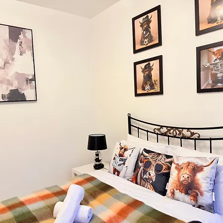 Steps To Royal Mile Apartment *