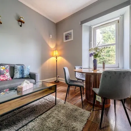 The Bonnie Bothy , Sleep 5, Cosy Stay! Edinburgh
