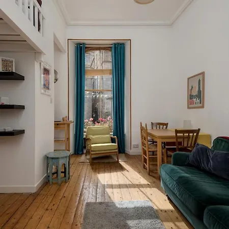 Characterful Old Town Flat By Waverley * Edinburg