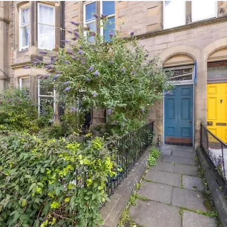 Spacious 3 Bedroom Flat On Marchmont Road Apartment *