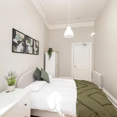 Apartment 6-bedroom In The Heart Of West End Edinburgh