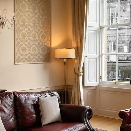 Beautiful 2-bedroom New-town *
