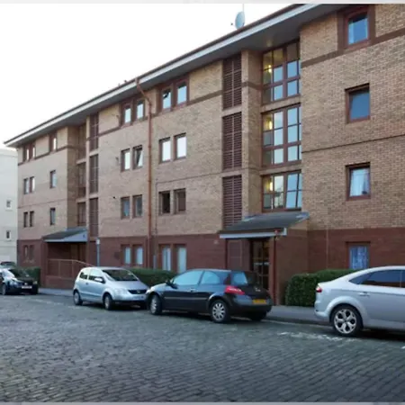 Apartment Spacious 2bd Flat Close To Centre Great Area